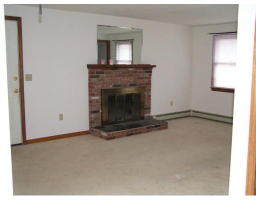 133 Douglas Road Webster, MA 01570 - Photo 4 of 10 Gallery Image 4