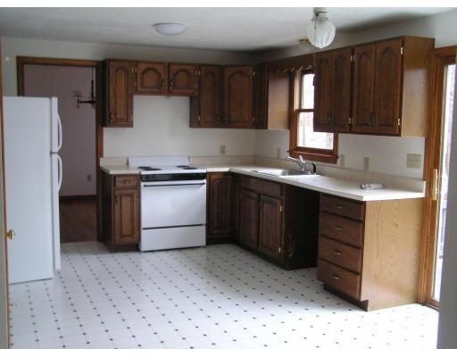 133 Douglas Road Webster, MA 01570 - Photo 5 of 10 Gallery Image 5