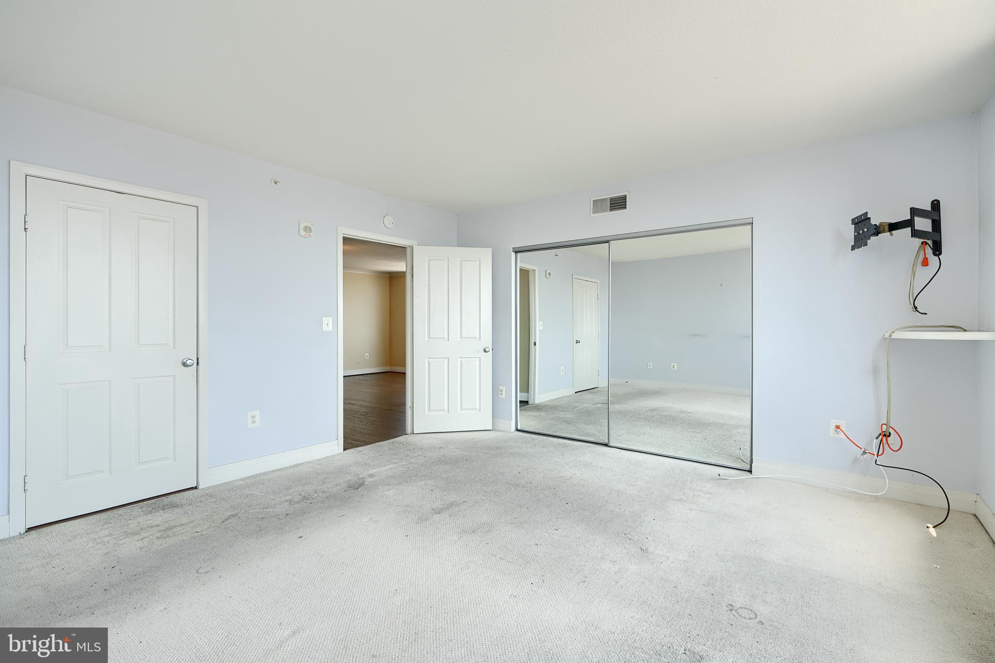 414 Water Street, Unit 1513 Baltimore, MD 21202 - Photo 30 of 43 an empty room with a glass door and shower
