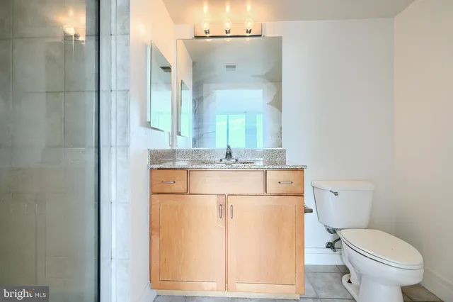 a close up view of a washer and dryer