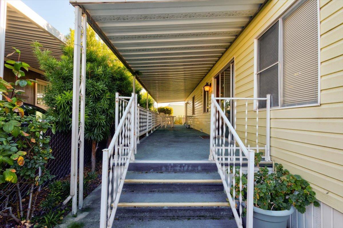 1272 Villa Avenue, Unit SPC56 Clovis, CA 93612 - Photo 29 of 35 a view of entryway with staircase