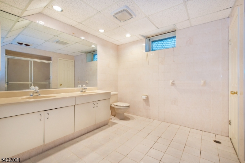 34 Silver Spring Court East Hanover, NJ 07936 - Photo 29 of 40