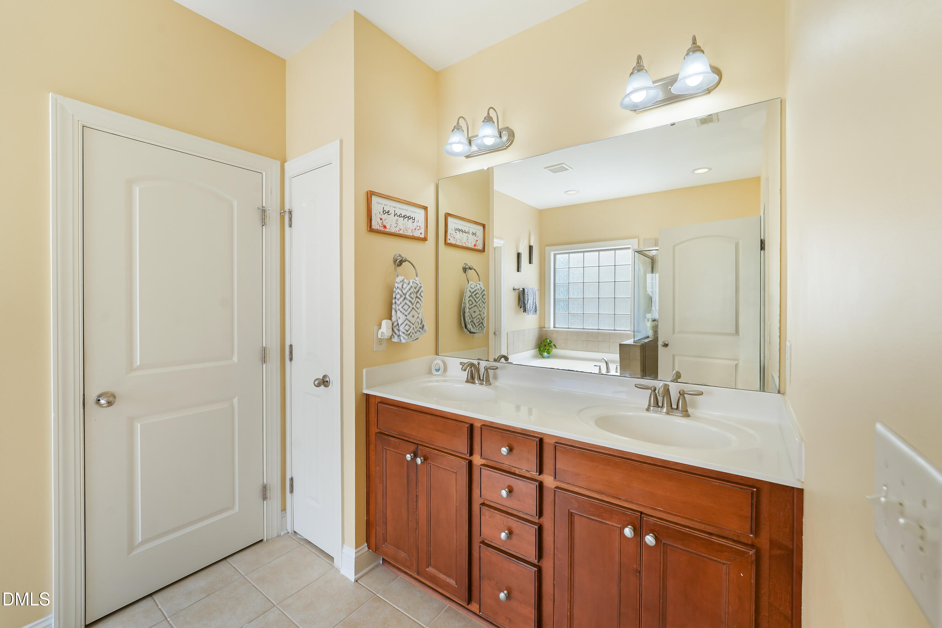 847 Historian Street Raleigh, NC 27603 - Photo 24 of 52 847 Histiorian St_www.scalaphotography.c