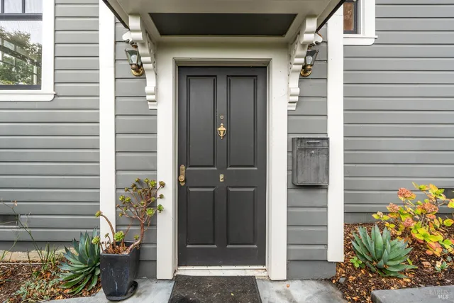 a view of a pathway with a house