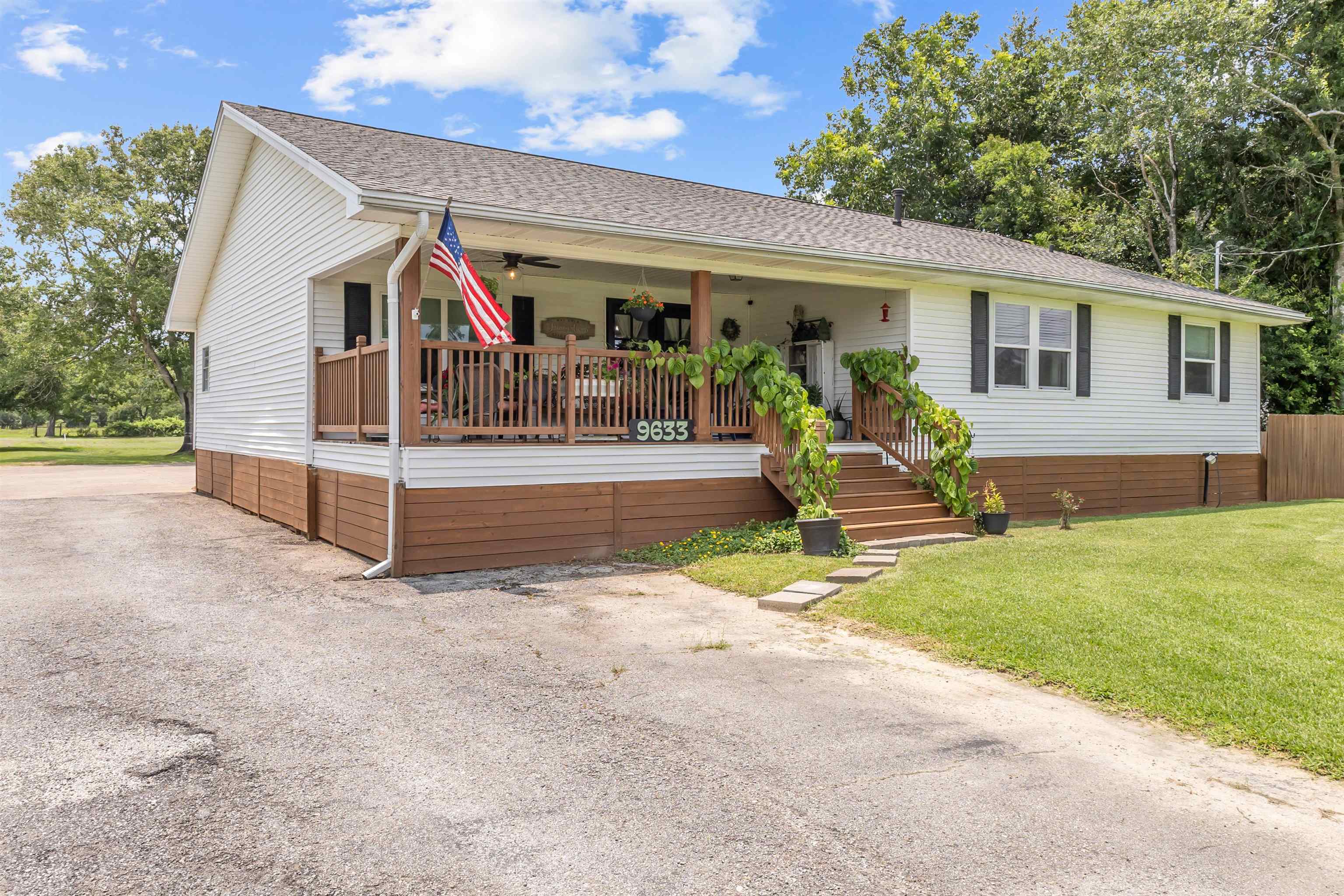 9633 Gilbert Road Beaumont, TX 77705 - Photo 4 of 45