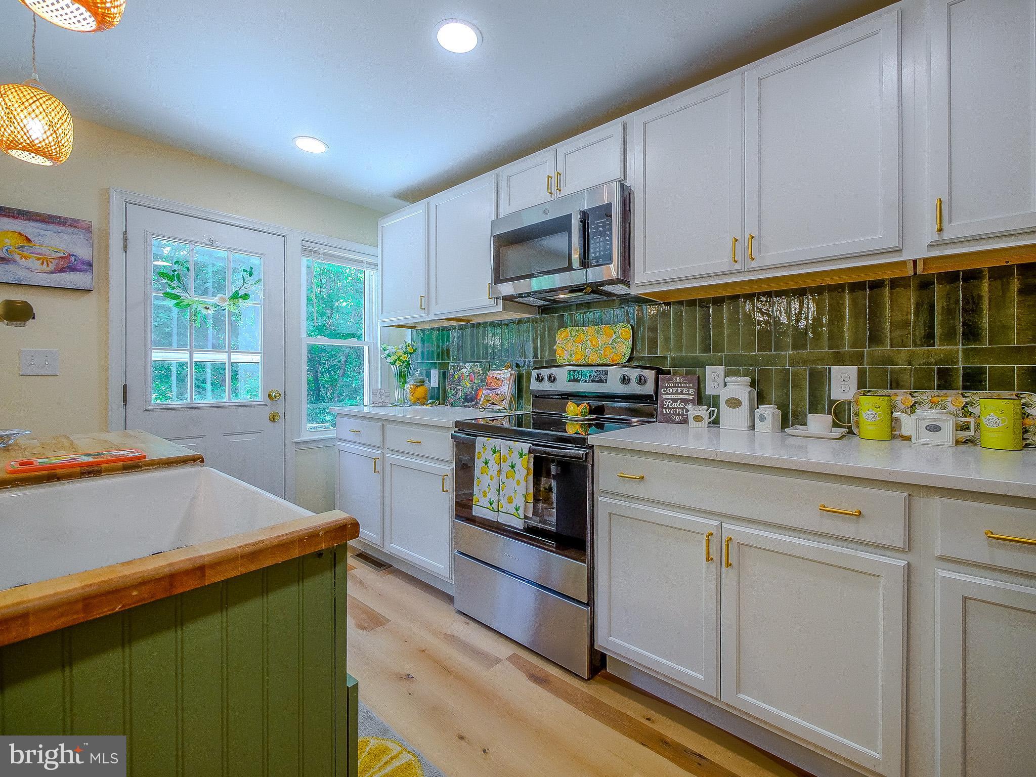 179 Madison Drive Newark, DE 19711 - Photo 15 of 43 a kitchen with stainless steel appliances a stove a sink and a microwave