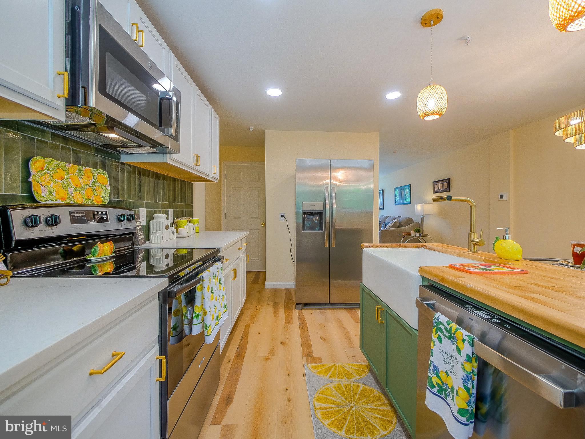 179 Madison Drive Newark, DE 19711 - Photo 17 of 43 a kitchen that has a lot of cabinets in it