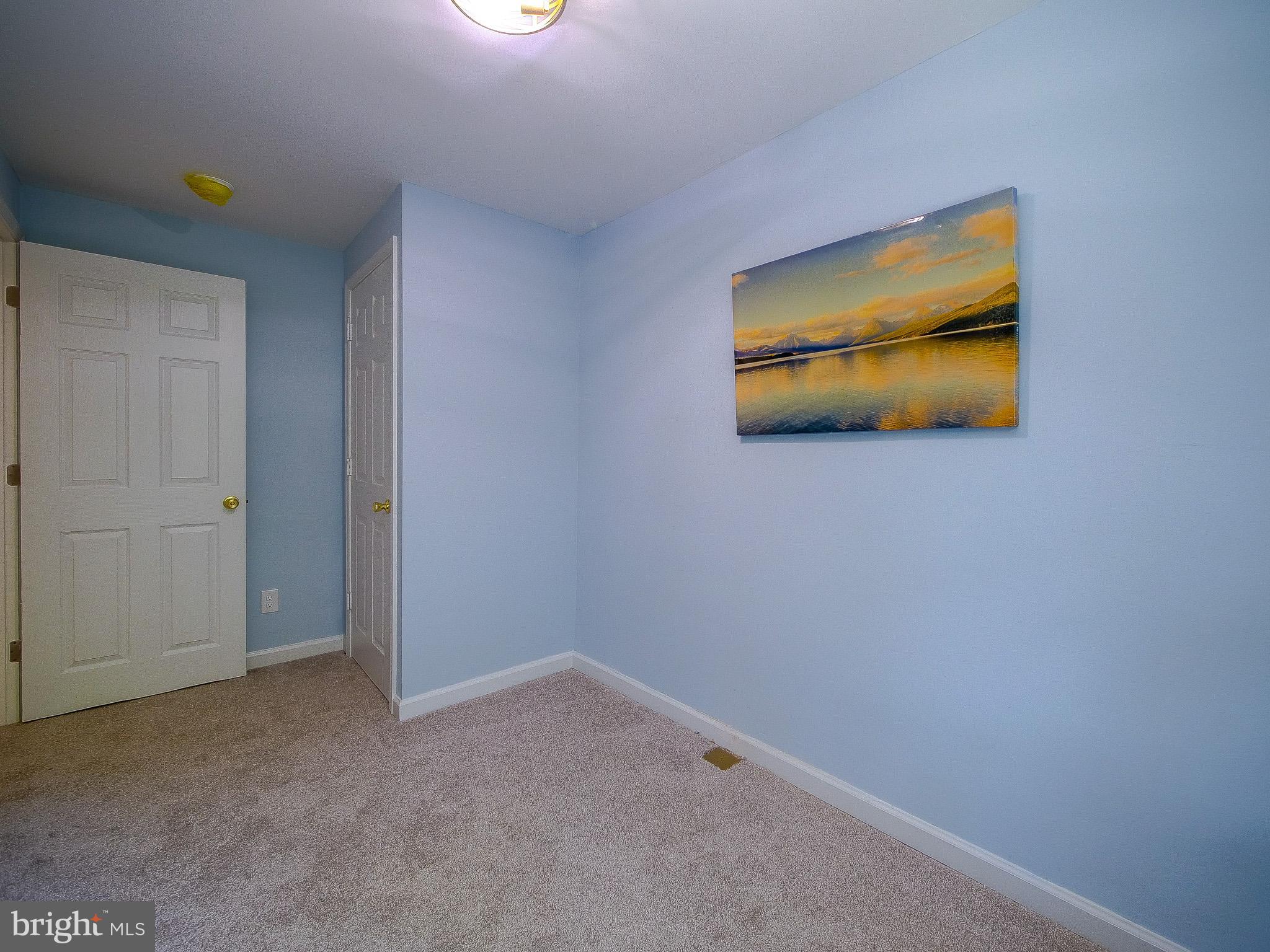 179 Madison Drive Newark, DE 19711 - Photo 31 of 43 an empty room with a wall painting and a lamp