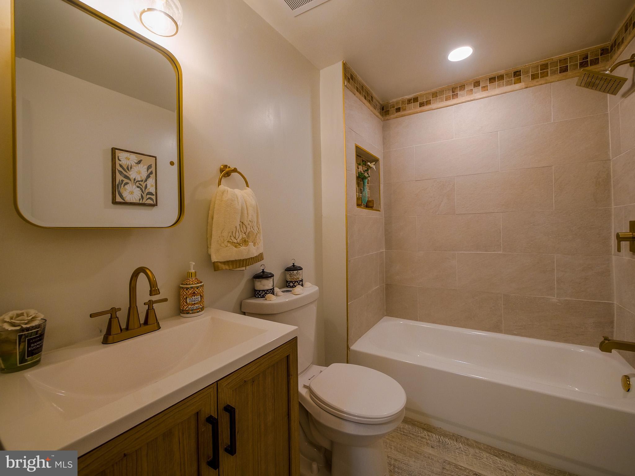 179 Madison Drive Newark, DE 19711 - Photo 33 of 43 a bathroom with a sink toilet and shower