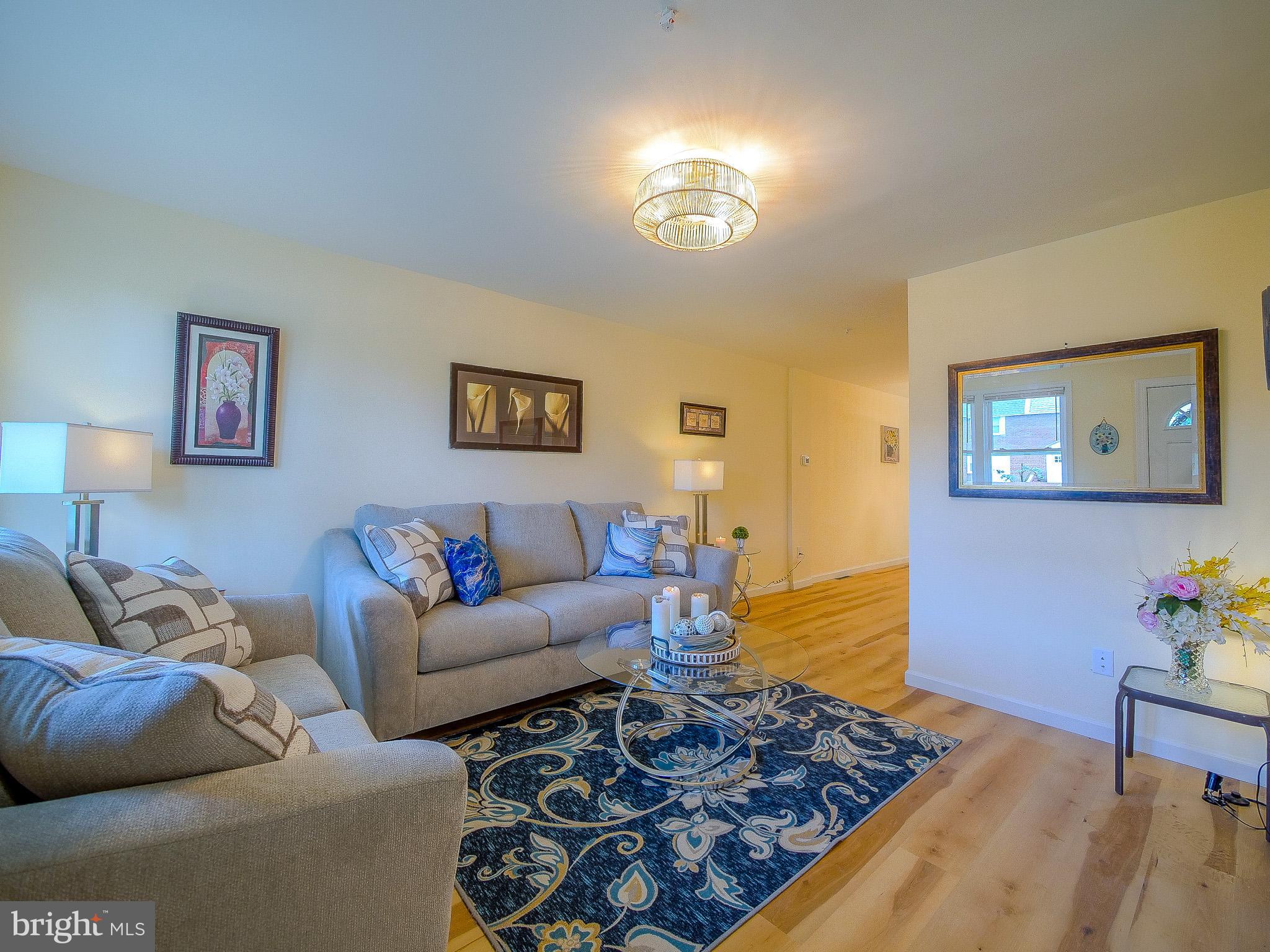 179 Madison Drive Newark, DE 19711 - Photo 4 of 43 a living room with furniture and a couch