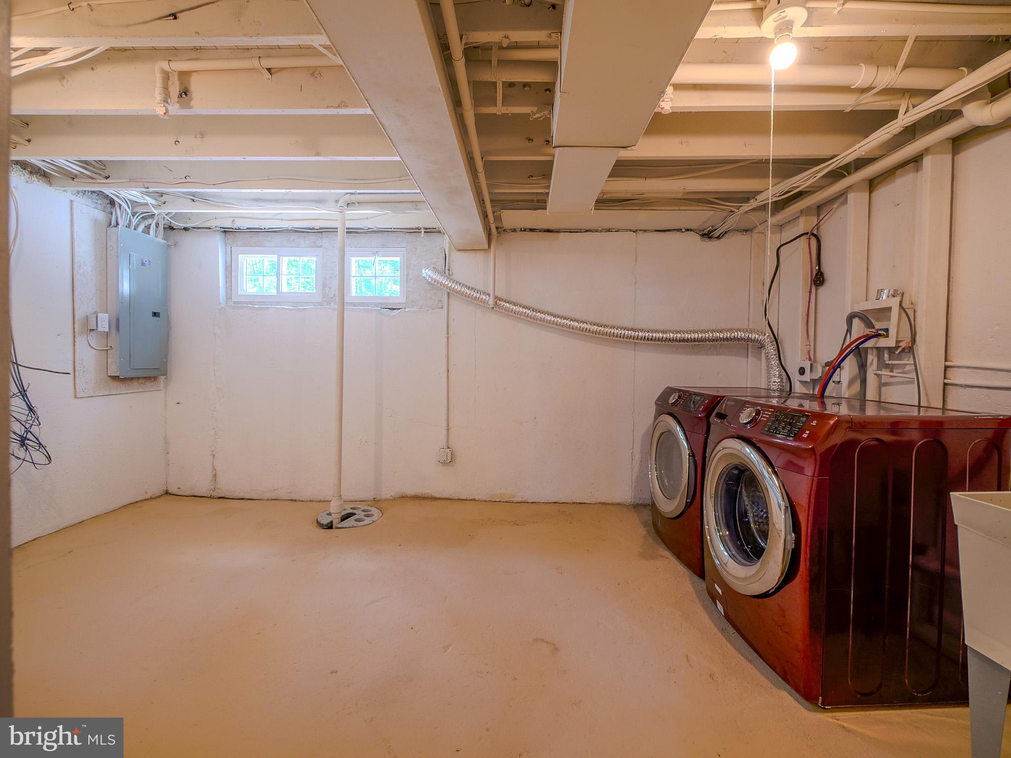 179 Madison Drive Newark, DE 19711 - Photo 41 of 43 a view of a storage & utility room with washer and dryer