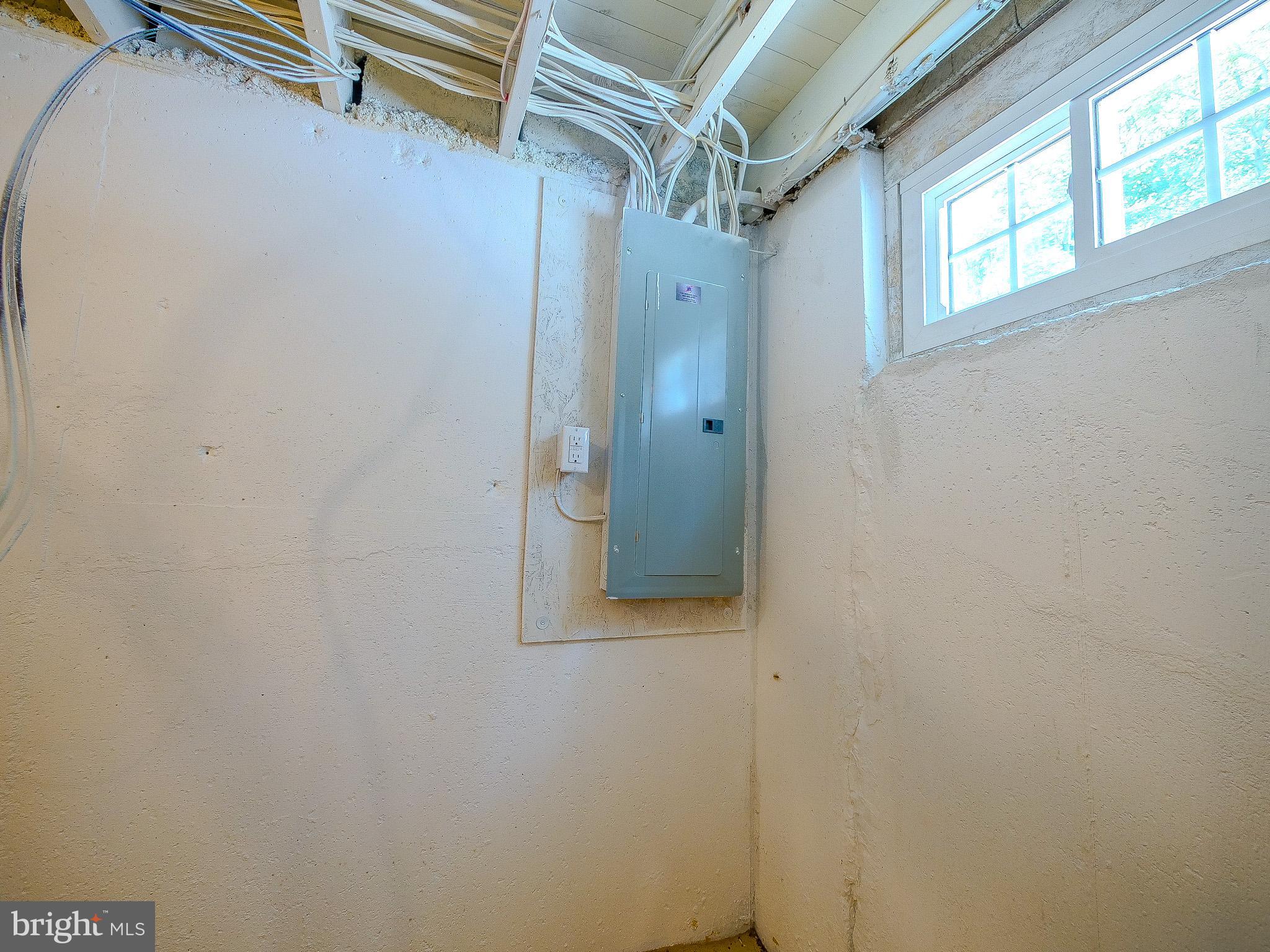 179 Madison Drive Newark, DE 19711 - Photo 43 of 43 a view of a front door