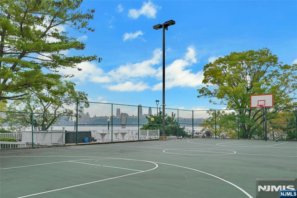 1077 River Road, Unit 1009 Edgewater, NJ 07020 - Photo 28 of 34 Gallery Image 28