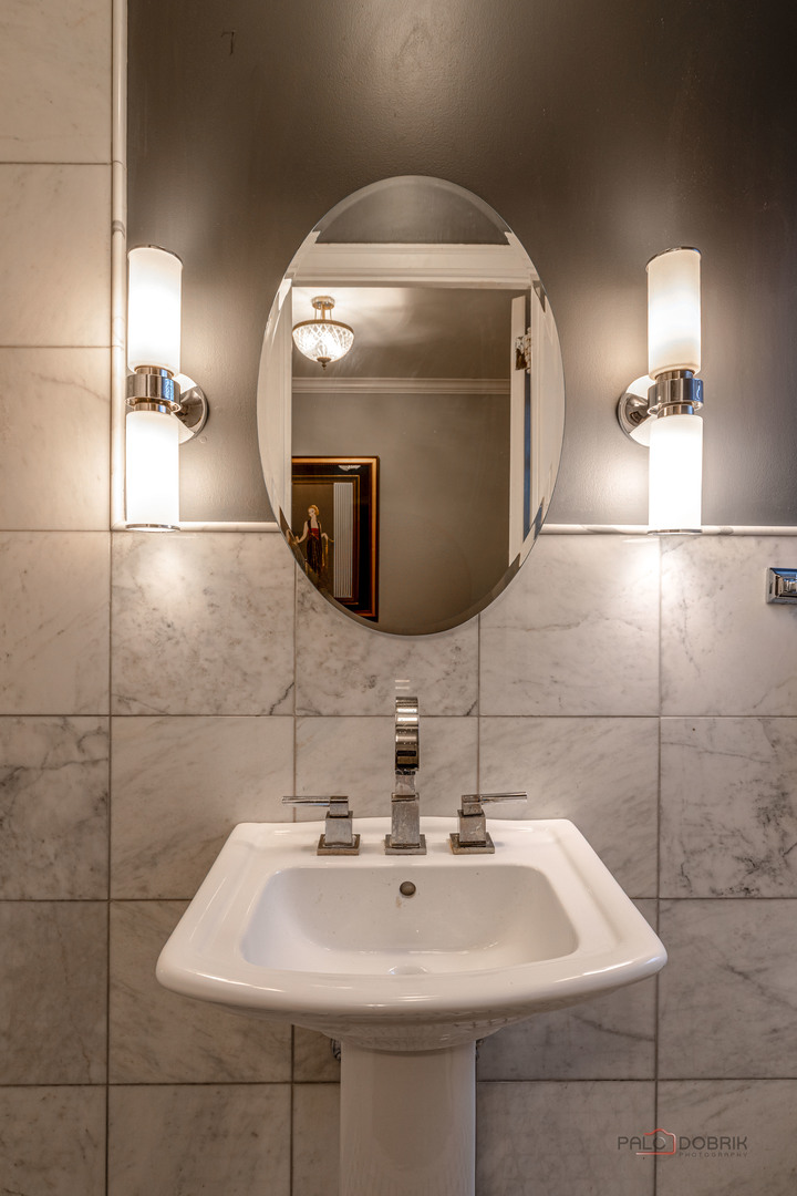 6334 North Sheridan Road, Unit 3E Chicago, IL 60660 - Photo 27 of 39 a bathroom with a sink and mirror