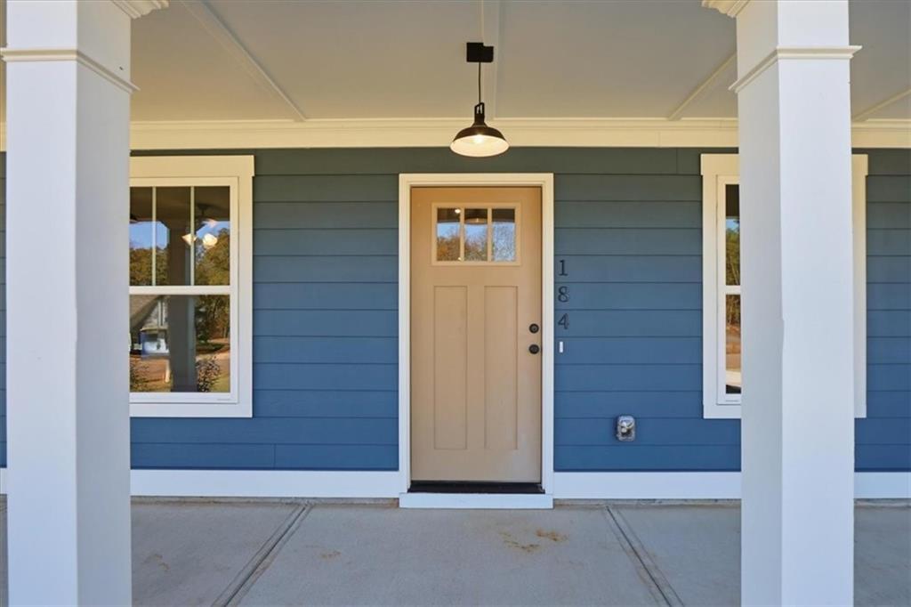 184 Rachel Lane Hartwell, GA 30643 - Photo 5 of 58 a front view of a house