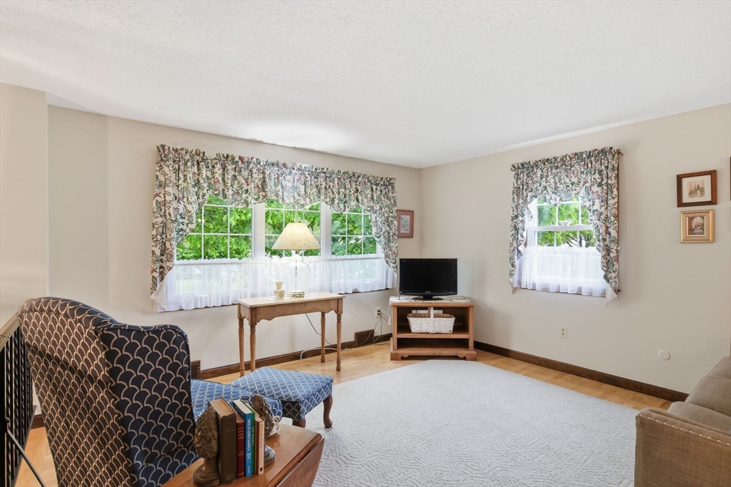 68 Deepfield Road Springfield, MA 01118 - Photo 4 of 40 Gallery Image 4