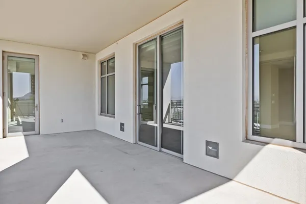 $6,000 | 2211 East Camelback Road, Unit 604, Phoenix, AZ 85016