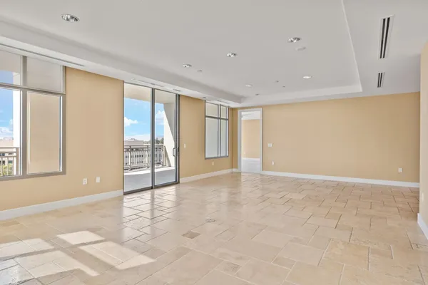 $6,000 | 2211 East Camelback Road, Unit 604, Phoenix, AZ 85016