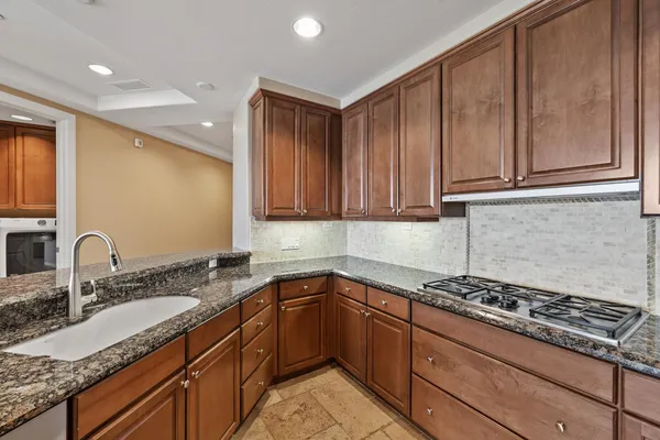 $6,000 | 2211 East Camelback Road, Unit 604, Phoenix, AZ 85016