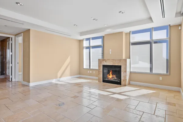 $6,000 | 2211 East Camelback Road, Unit 604, Phoenix, AZ 85016