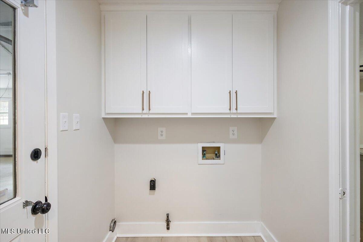 313 Busick Well Road Brandon, MS 39042 - Photo 20 of 55 Laundry room