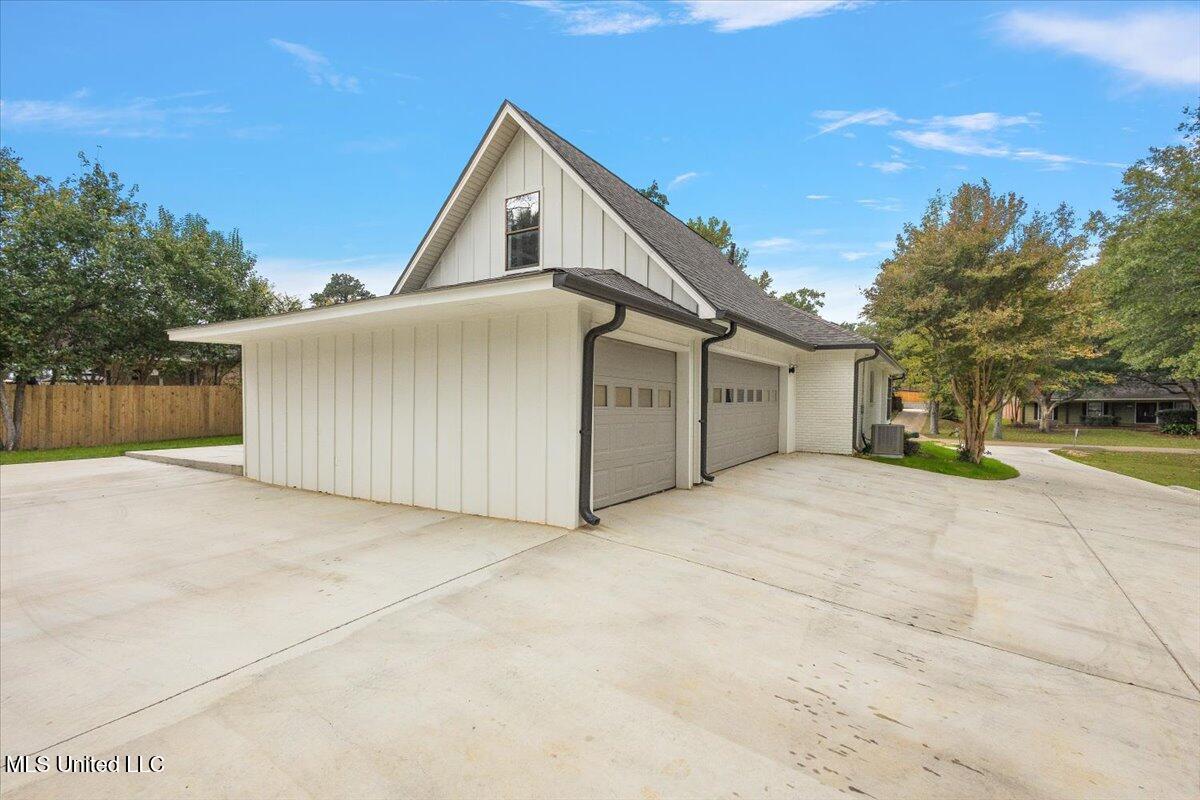 313 Busick Well Road Brandon, MS 39042 - Photo 44 of 55 3 Car Garage
