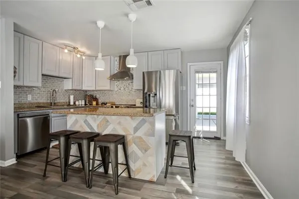 $2,250 | 61 Creagan Avenue, Gretna, LA 70053