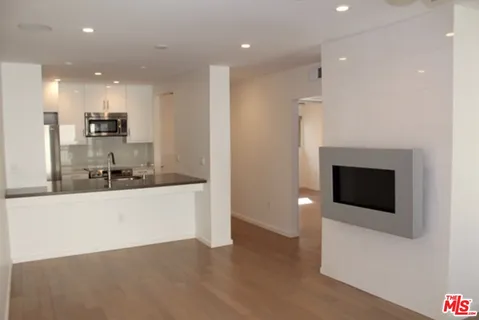 $3,350 | 141 South Clark Drive, Unit 419, West Hollywood, CA 90048