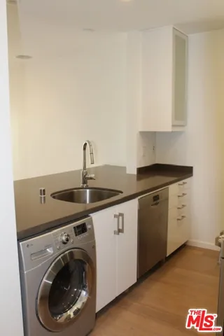 $3,500 | 141 South Clark Drive, Unit 419, West Hollywood, CA 90048