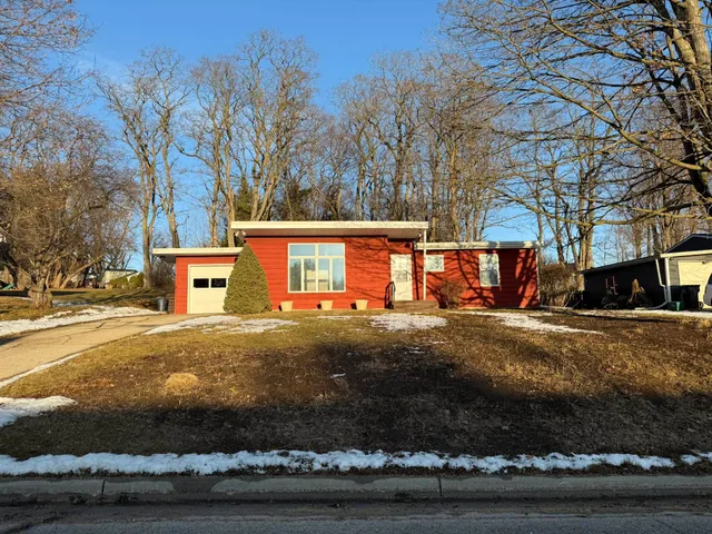 $259,900 | 219 West Commerce Street, Mineral Point, WI 53565