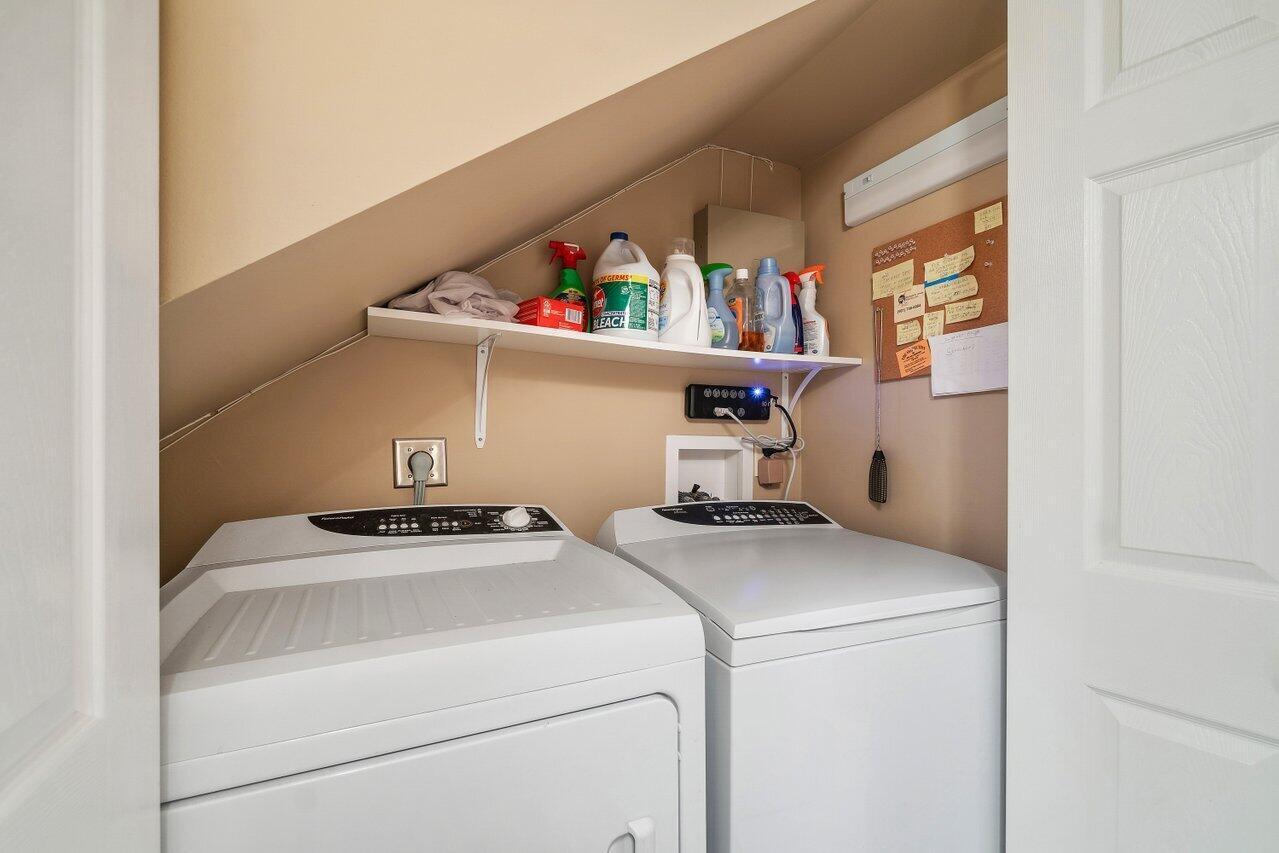 825 Center Street, Unit 13B Jupiter, FL 33458 - Photo 18 of 39 a utility room with dryer and washer