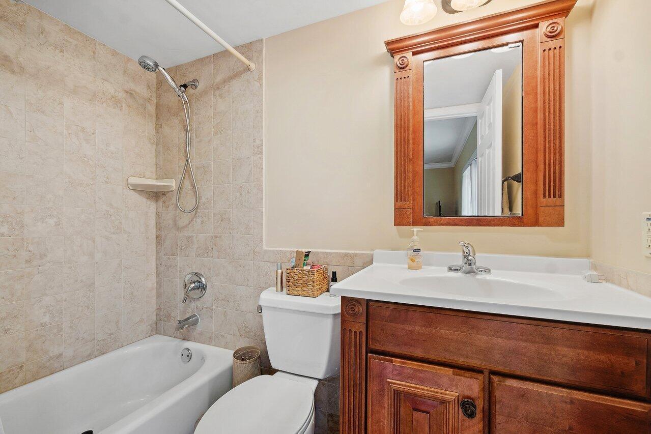 825 Center Street, Unit 13B Jupiter, FL 33458 - Photo 22 of 39 a bathroom with a sink and a mirror