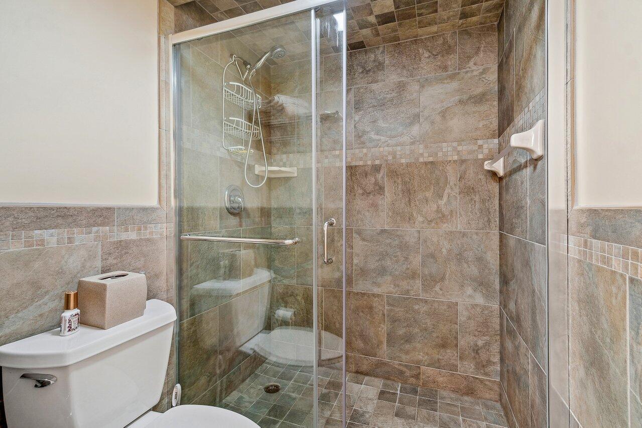 825 Center Street, Unit 13B Jupiter, FL 33458 - Photo 27 of 39 a bathroom with a toilet and shower