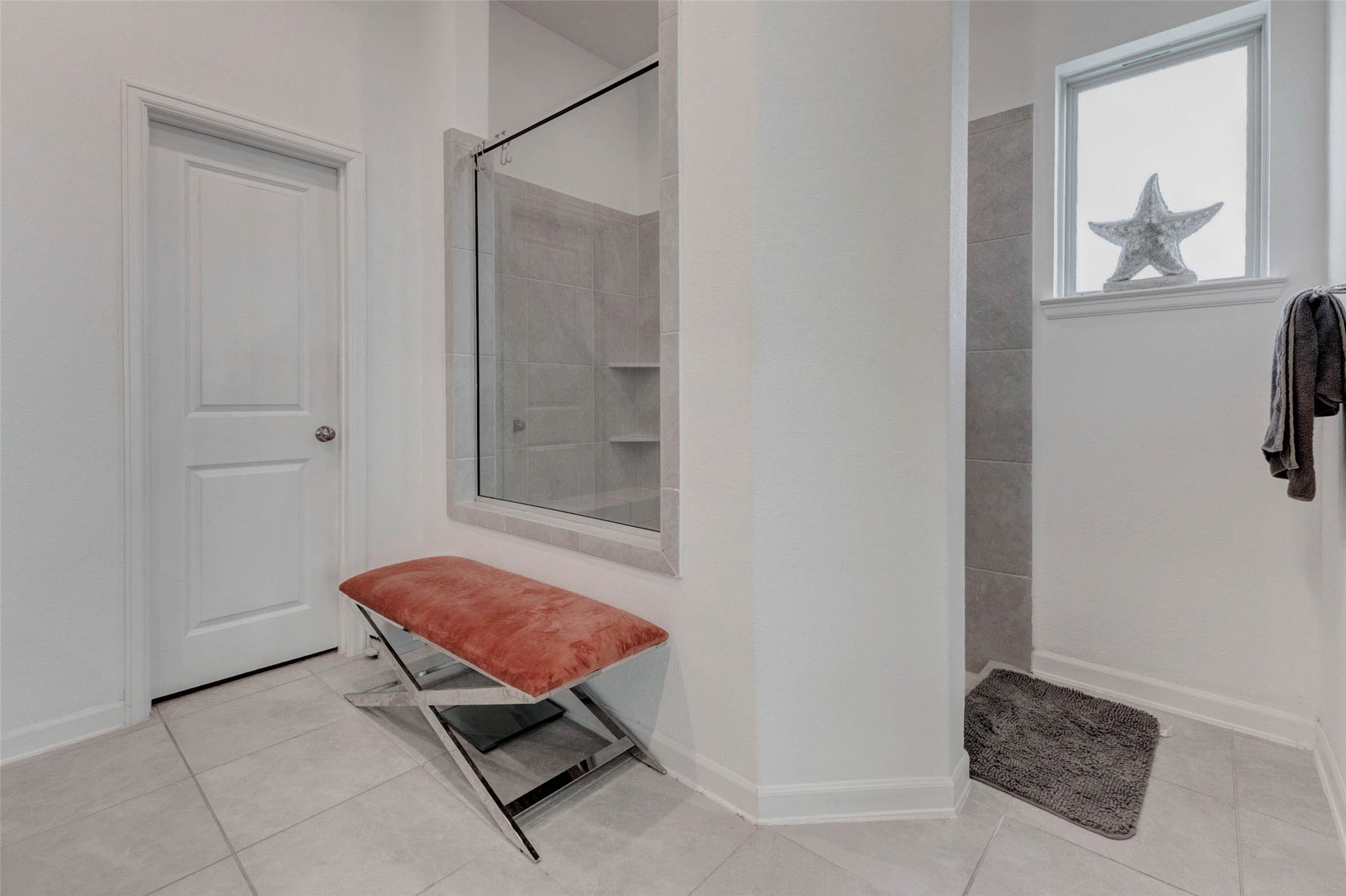 3711 Castle Rock Drive Rosenberg, TX 77469 - Photo 30 of 46 a room with a table and a mirror