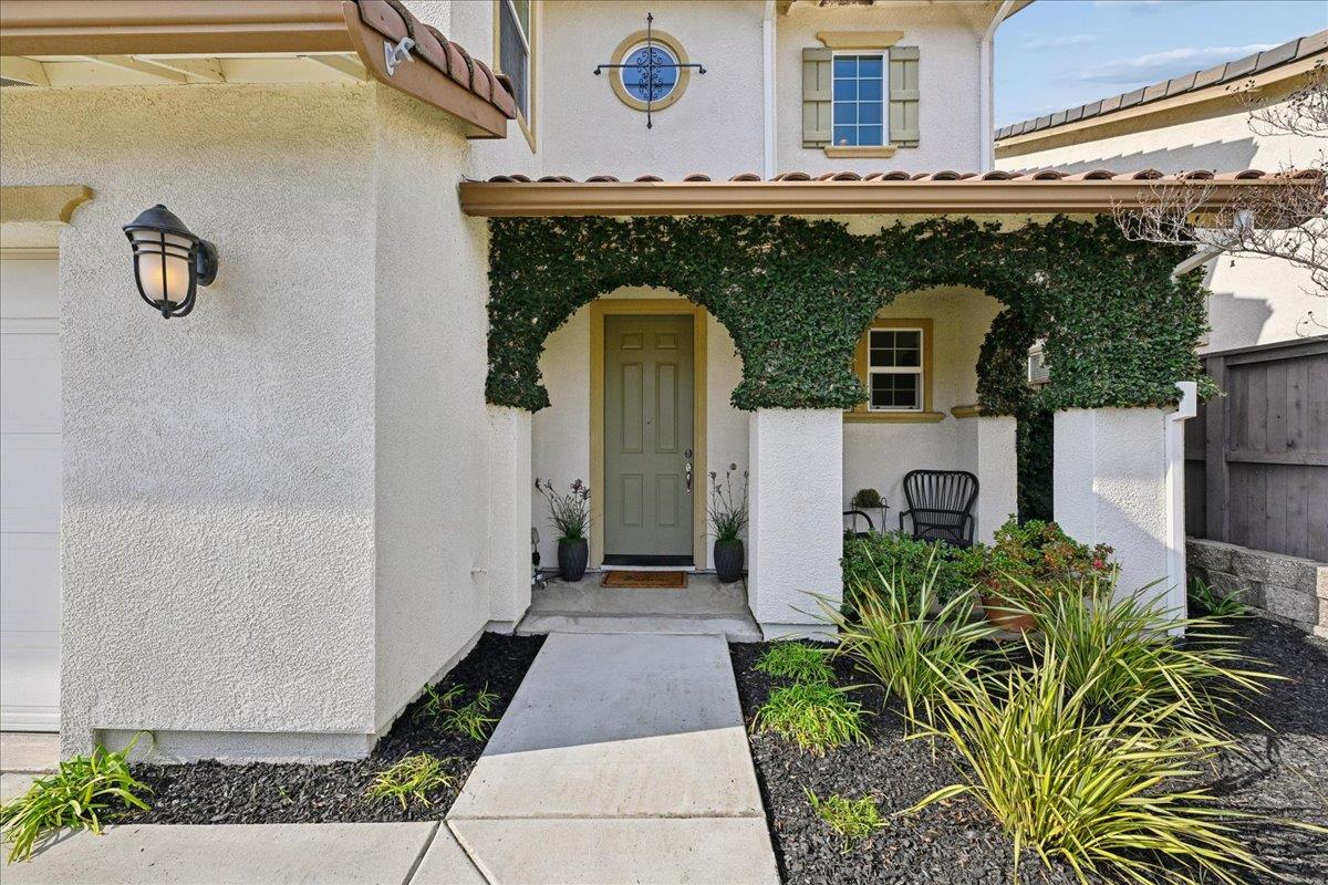 706 Wagon Trail Way Rocklin, CA 95765 - Photo 4 of 61 a view of a door of the house