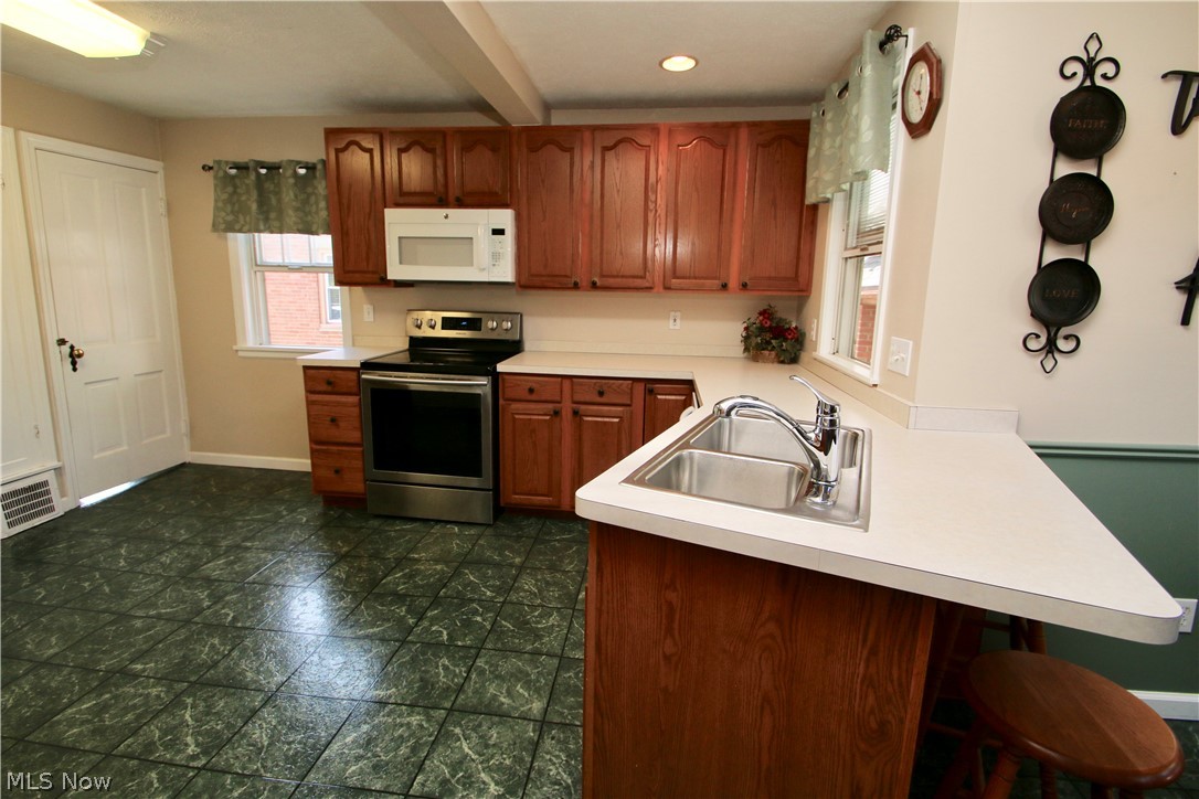 29437 Ridge Road Wickliffe, OH 44092 - Photo 6 of 35 Gallery Image 6