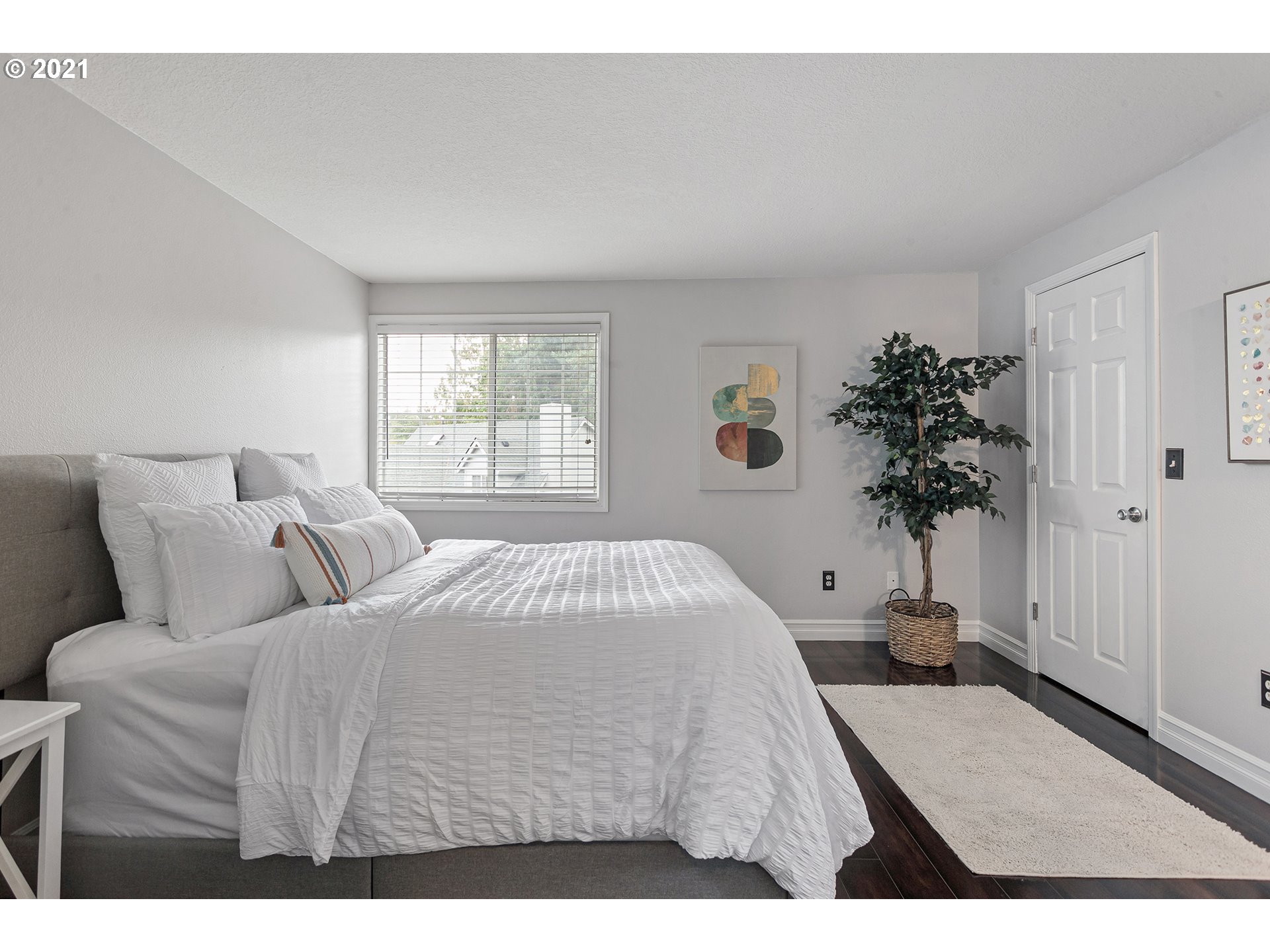 9223 Southwest Davies Road Beaverton, OR 97008 - Photo 11 of 21 Gallery Image 11