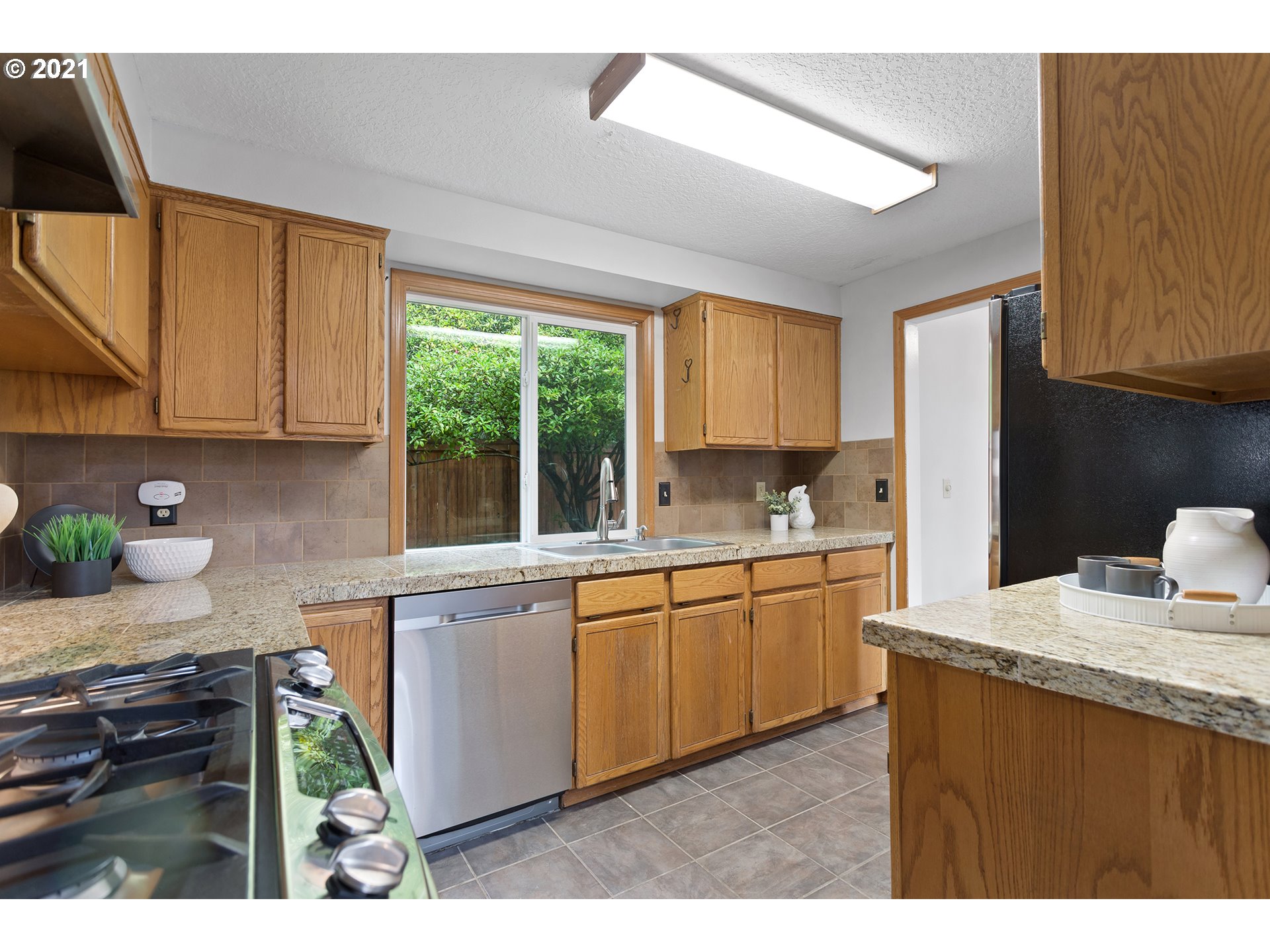 9223 Southwest Davies Road Beaverton, OR 97008 - Photo 4 of 21 Gallery Image 4