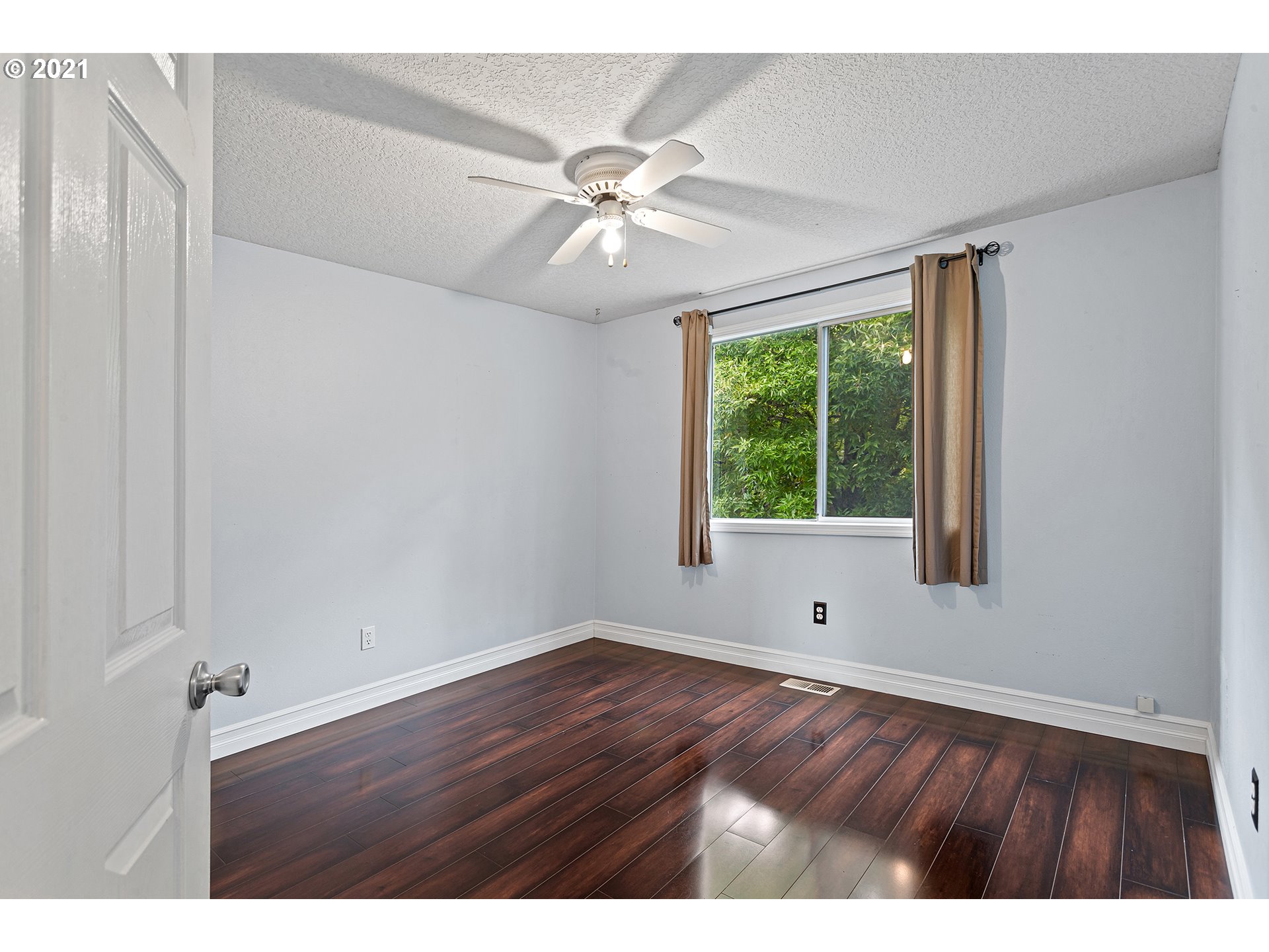 9223 Southwest Davies Road Beaverton, OR 97008 - Photo 6 of 21 Gallery Image 6