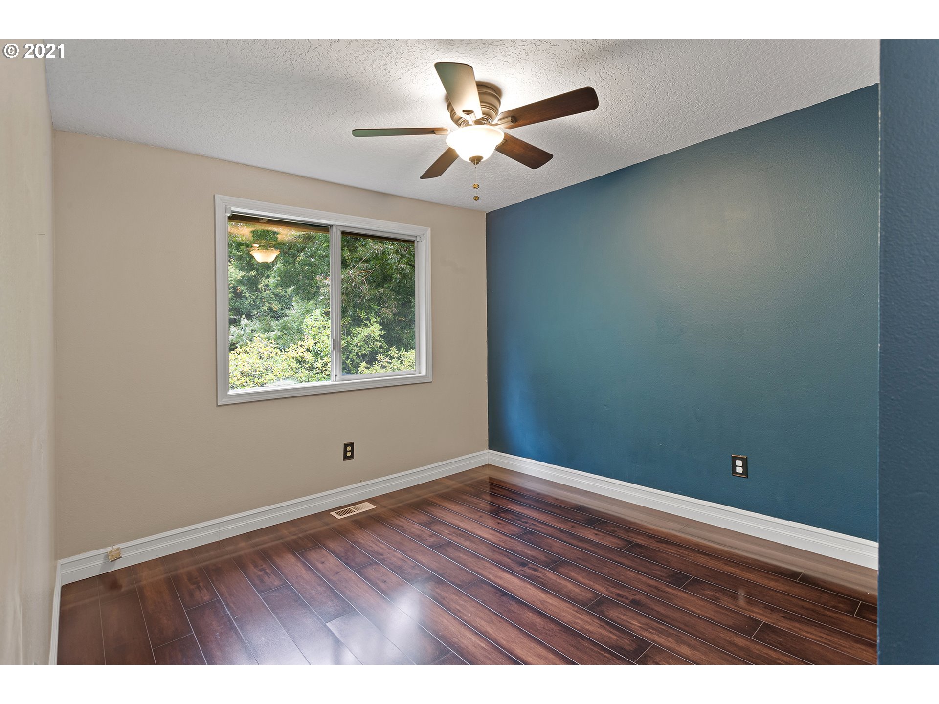 9223 Southwest Davies Road Beaverton, OR 97008 - Photo 9 of 21 Gallery Image 9