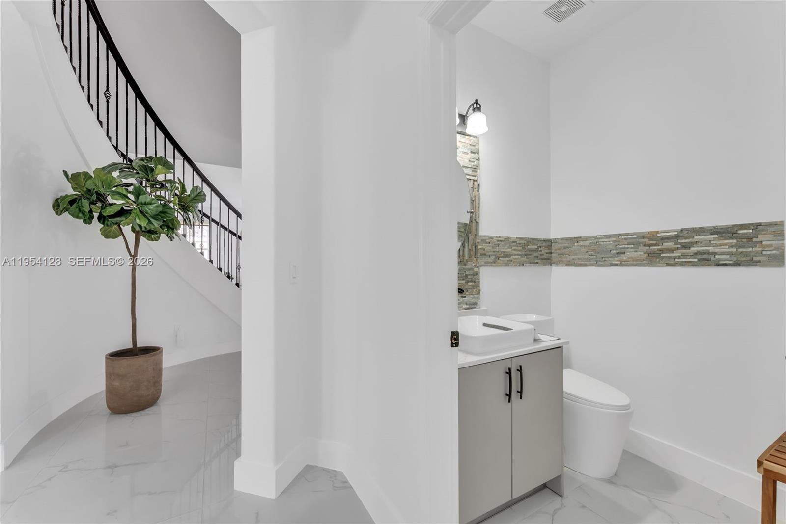 5262 Southwest 158th Avenue Miramar, FL 33027 - Photo 15 of 40 Guest 1/2 bath