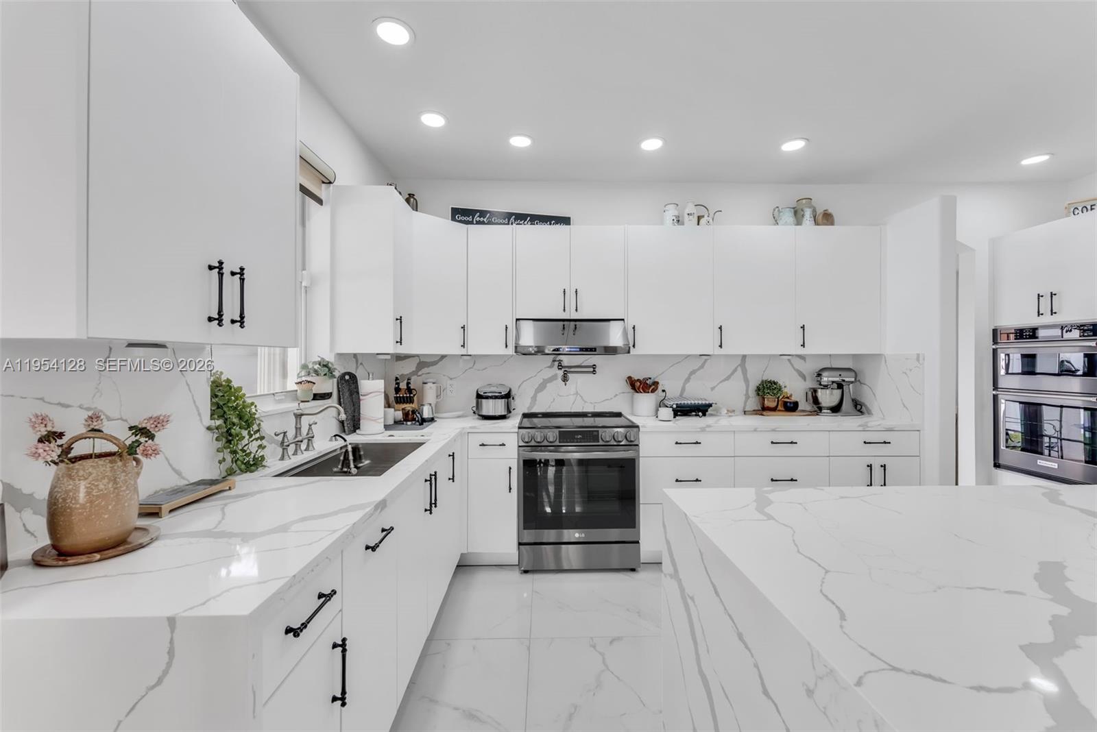 5262 Southwest 158th Avenue Miramar, FL 33027 - Photo 7 of 40