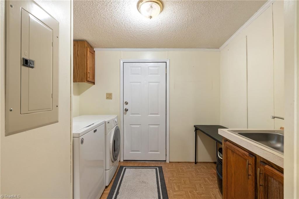 501 Haw Road Browns Summit, NC 27214 - Photo 10 of 25 Laundry room