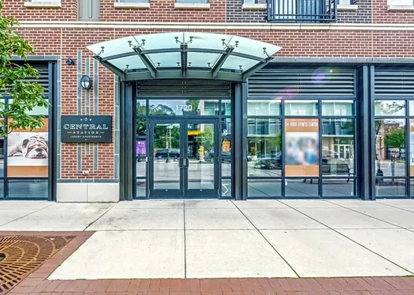 $3,382 | 1720 Central Street, Unit 410, Evanston, IL 60201