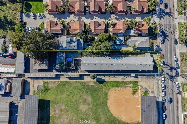 a view of a house with backyard and porch