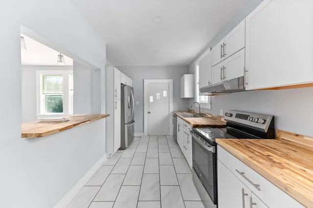 $4,000 | 319 Grove Street, Charleston, SC 29403