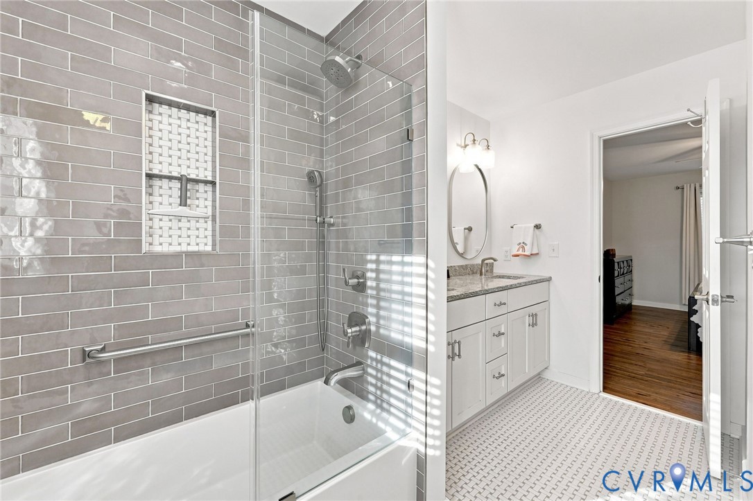 8398 Rowanty Road Carson, VA 23830 - Photo 17 of 30 Subway tile bath surround with recessed niche, gla