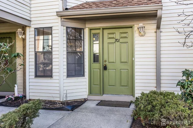 $369,000 | 701 Sunshine Court, Unit 701, Parlin, NJ 08859