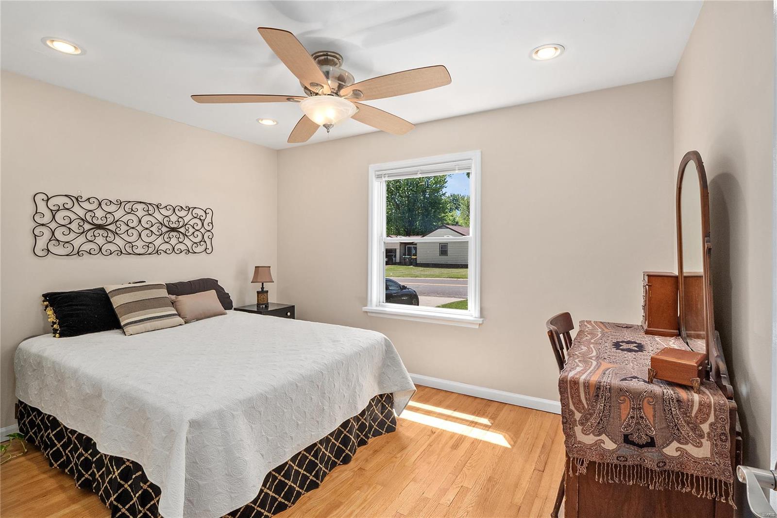391 Cameron Road St. Louis, MO 63137 - Photo 11 of 23