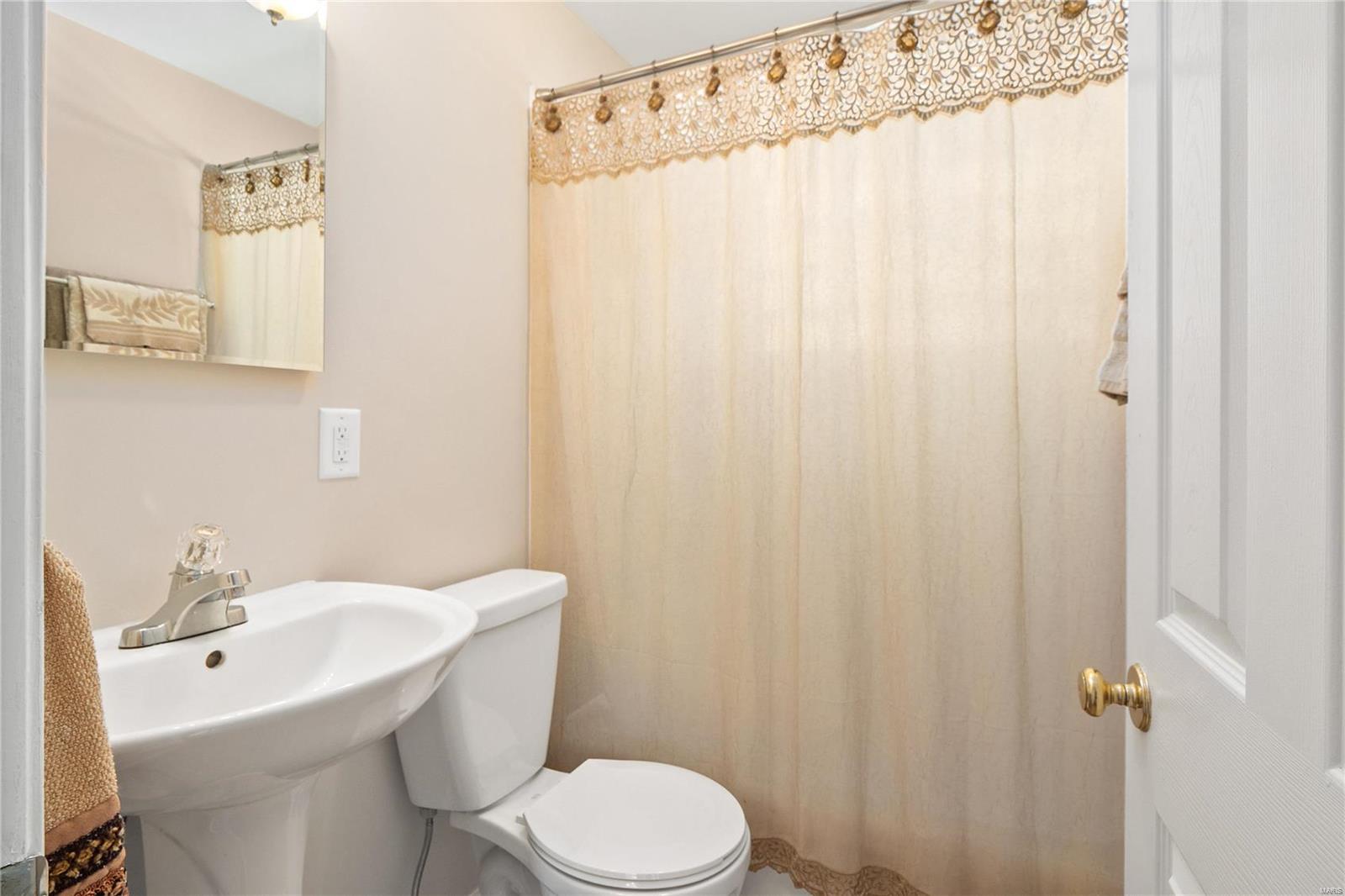 391 Cameron Road St. Louis, MO 63137 - Photo 13 of 23